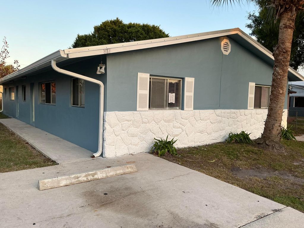 Photo of 812 N 24th Street, Fort Pierce, FL 34950 (MLS # R11160309)