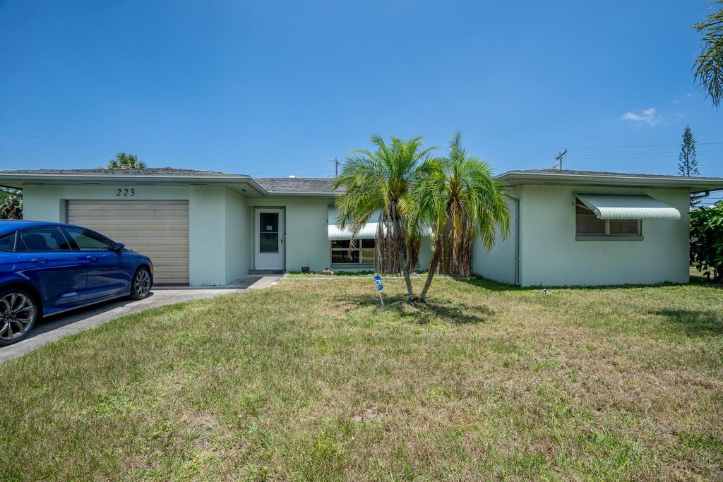 Photo of 223 E Arbor Avenue, Port St Lucie, FL 34952 (MLS # R10890940)