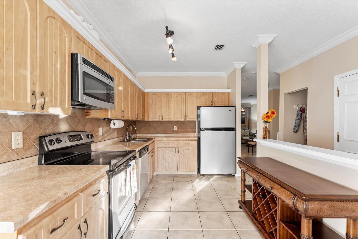 PLUM AT BOCA POINTE CONDOS ONE THRU 15 FILED IN OR - Residential