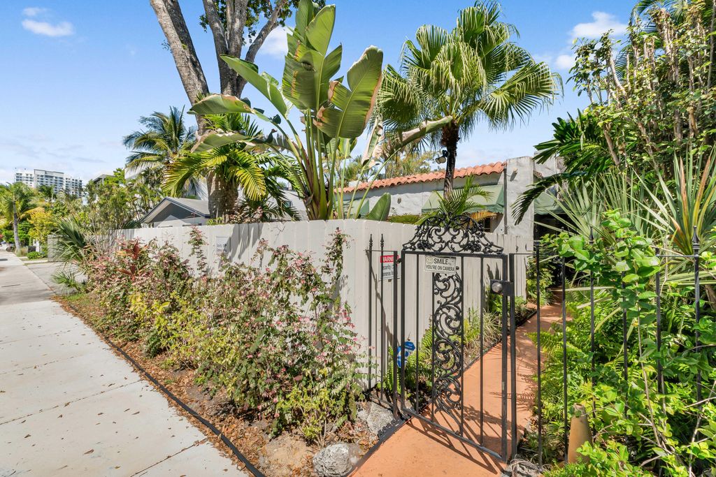 Photo of 1217 SE 1st Street, Fort Lauderdale, FL 33301 (MLS # B26007223)