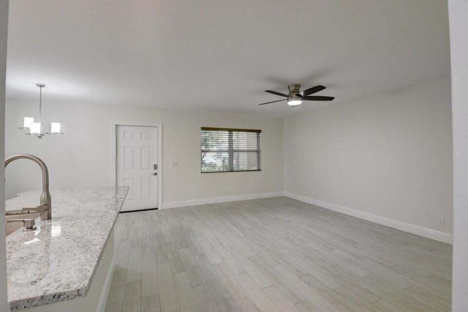 KINGS POINT - Residential