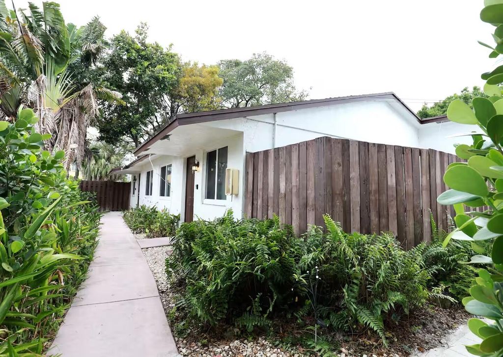 Photo of 2008 SE 4th Avenue #1-3, Fort Lauderdale, FL 33316 (MLS # B26026655)