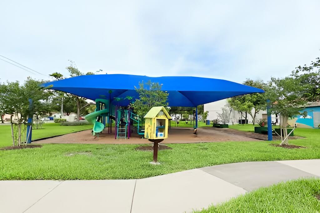 CROISSANT PARK - Residential Income