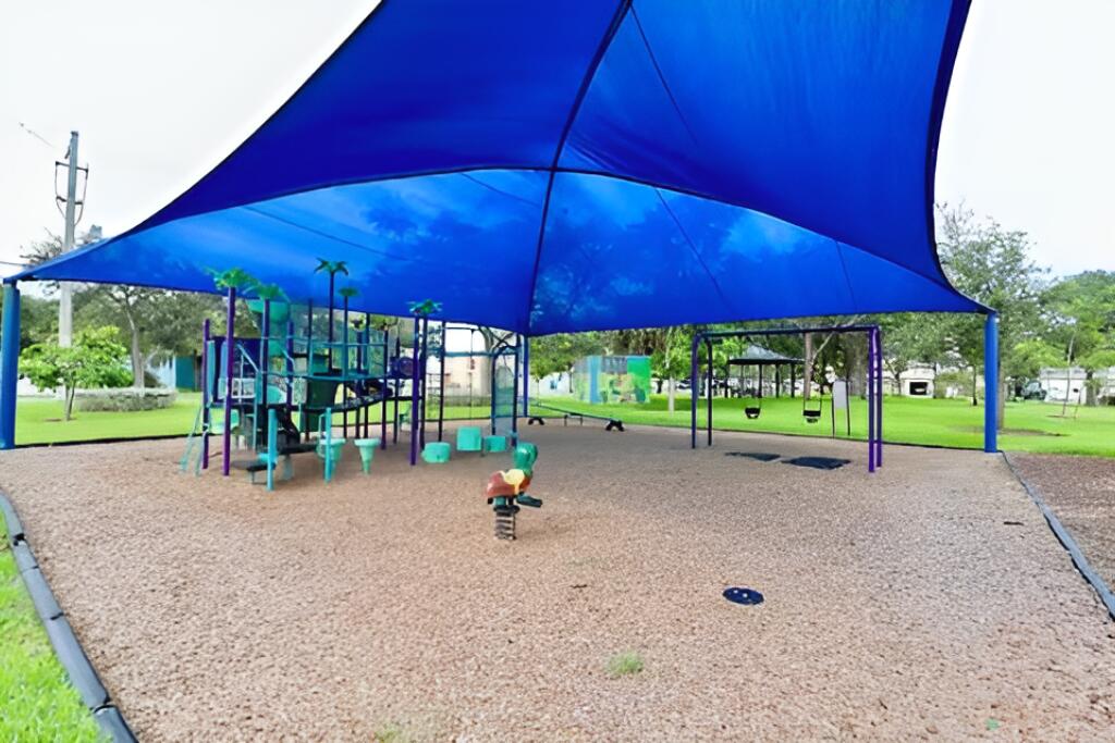 CROISSANT PARK - Residential Income