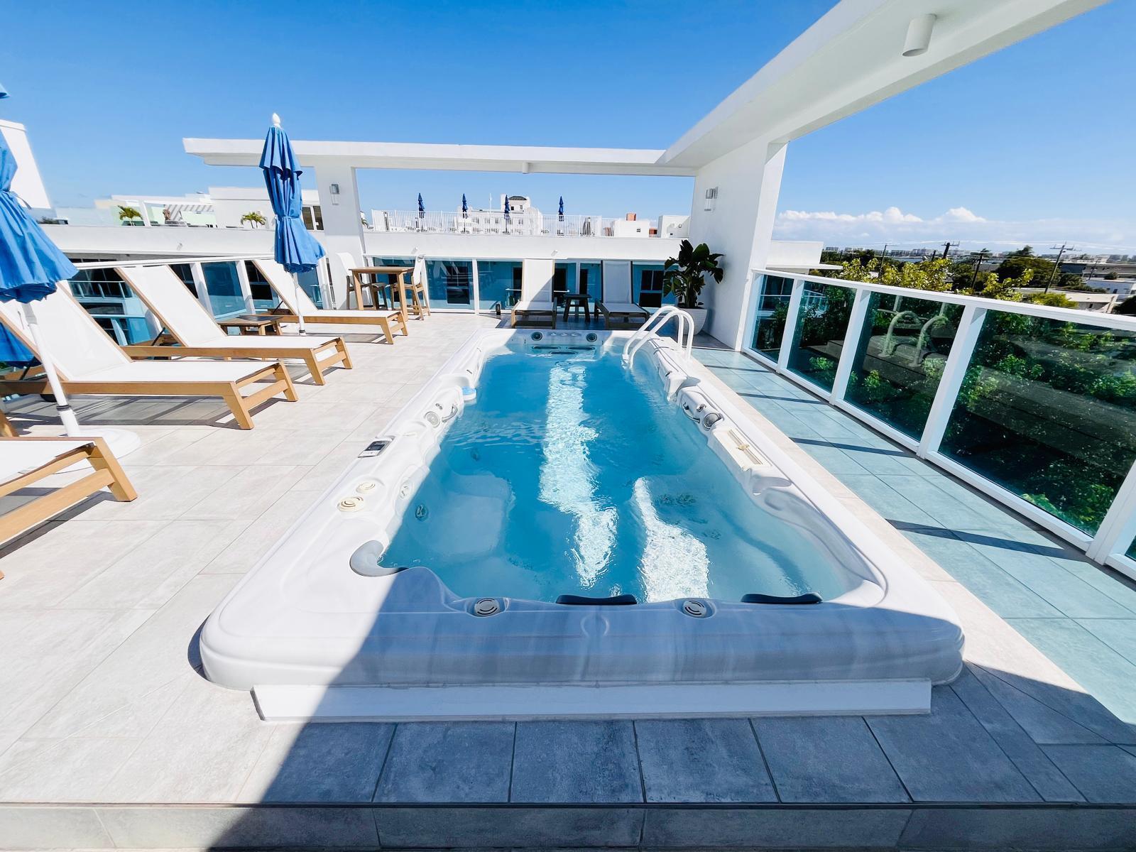 ONE LUXURY CONDO - Residential Lease