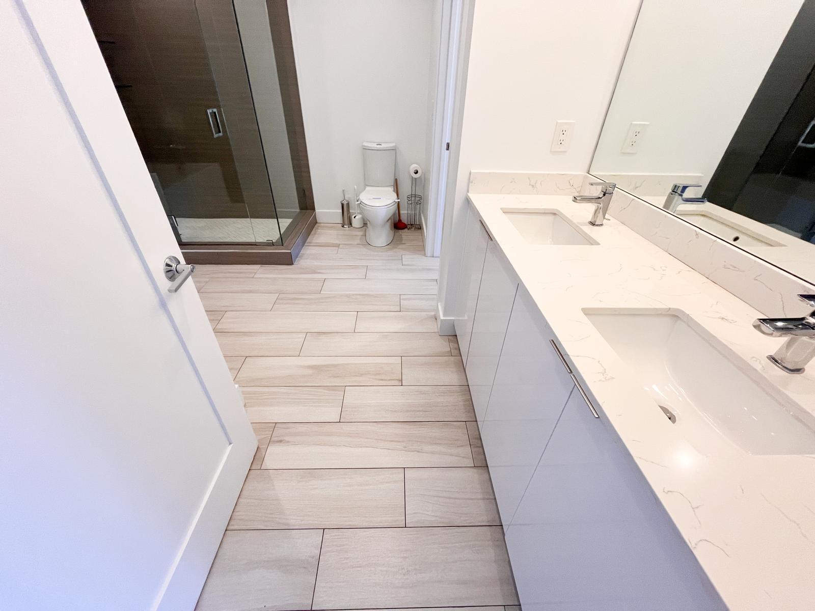 ONE LUXURY CONDO - Residential Lease