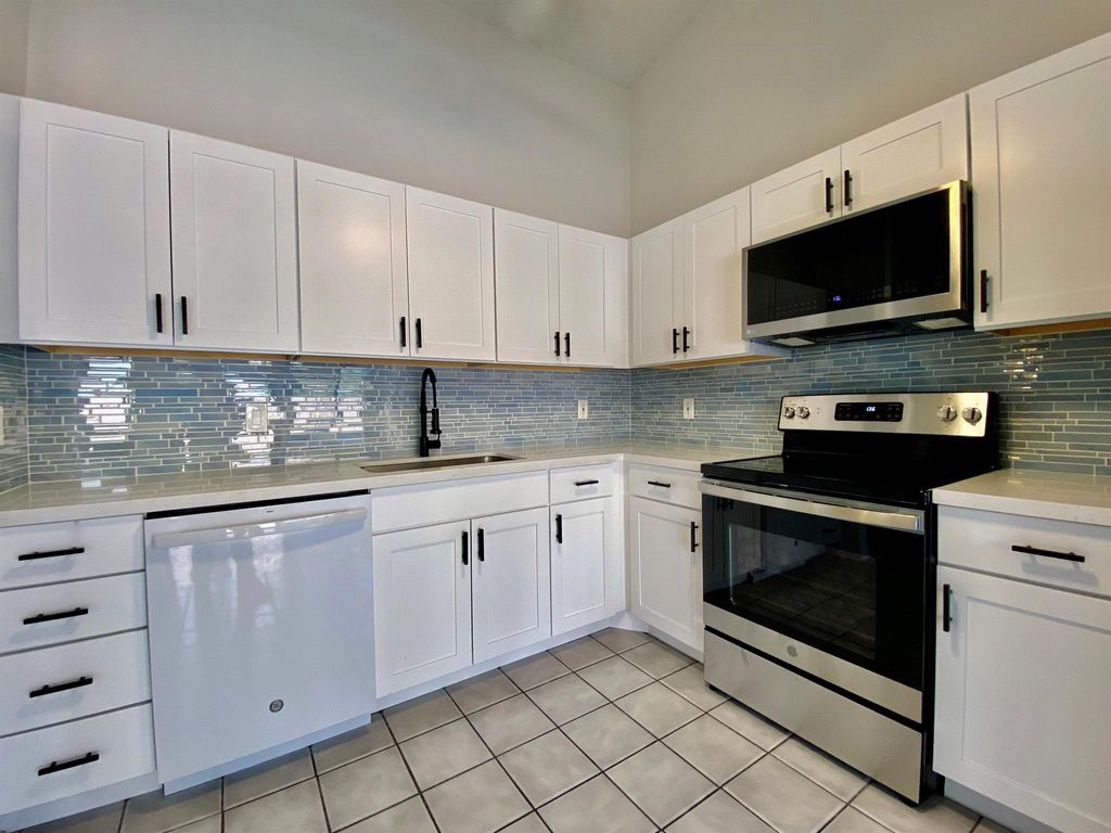 Photo of 108 Sherwood Circle #3a, Jupiter, FL 33458 (MLS # R10932810)