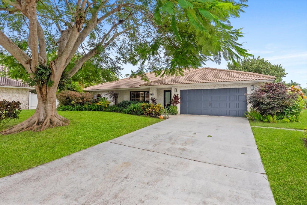 Photo of 21789 Linwood Way, Boca Raton, FL 33433 (MLS # B26093261)