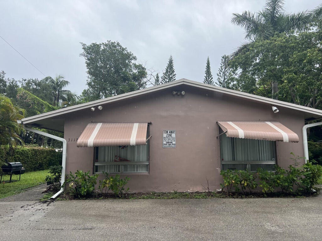 Photo of 3118 SW 15th Avenue #E, Fort Lauderdale, FL 33315 (MLS # B26077719)