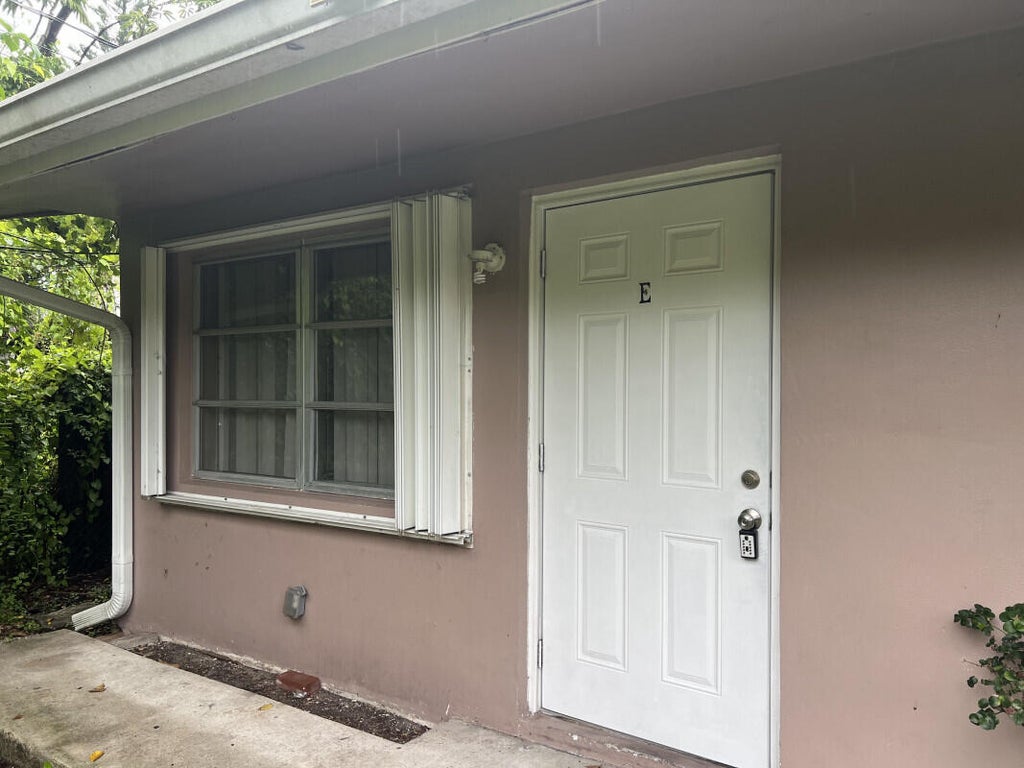 Photo of 3118 SW 15th Avenue #E, Fort Lauderdale, FL 33315 (MLS # B26077719)