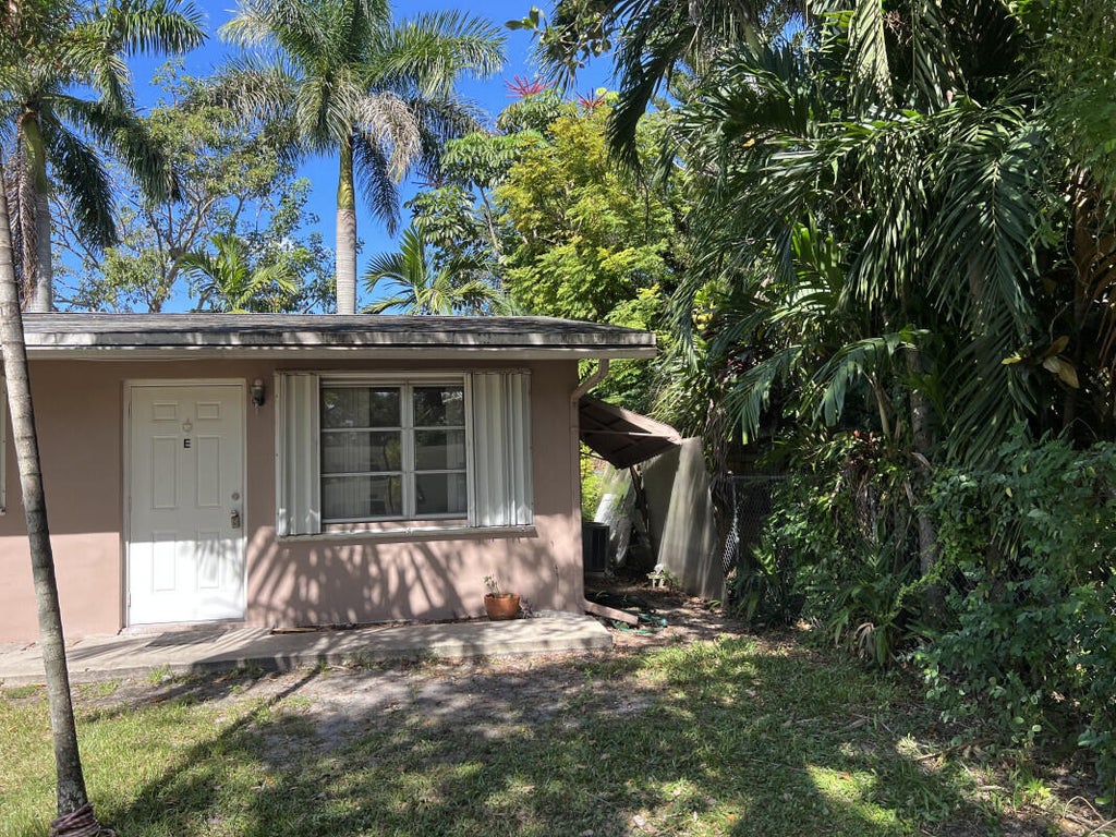 Photo of 3118 SW 15th Avenue #E, Fort Lauderdale, FL 33315 (MLS # B26077719)