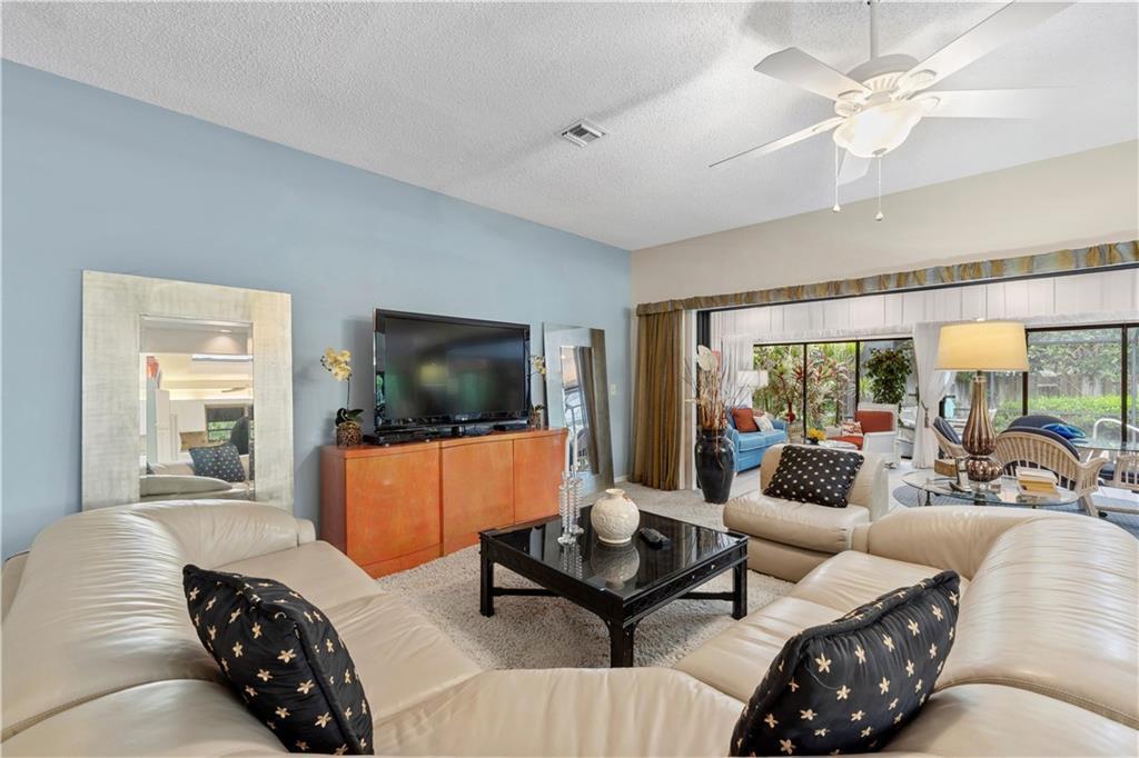 CASTAWAY COVE - Residential Lease