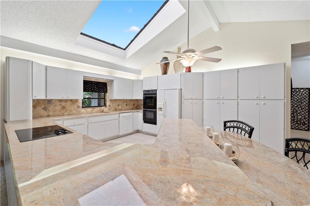 CASTAWAY COVE - Residential Lease