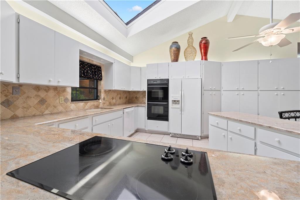 CASTAWAY COVE - Residential Lease