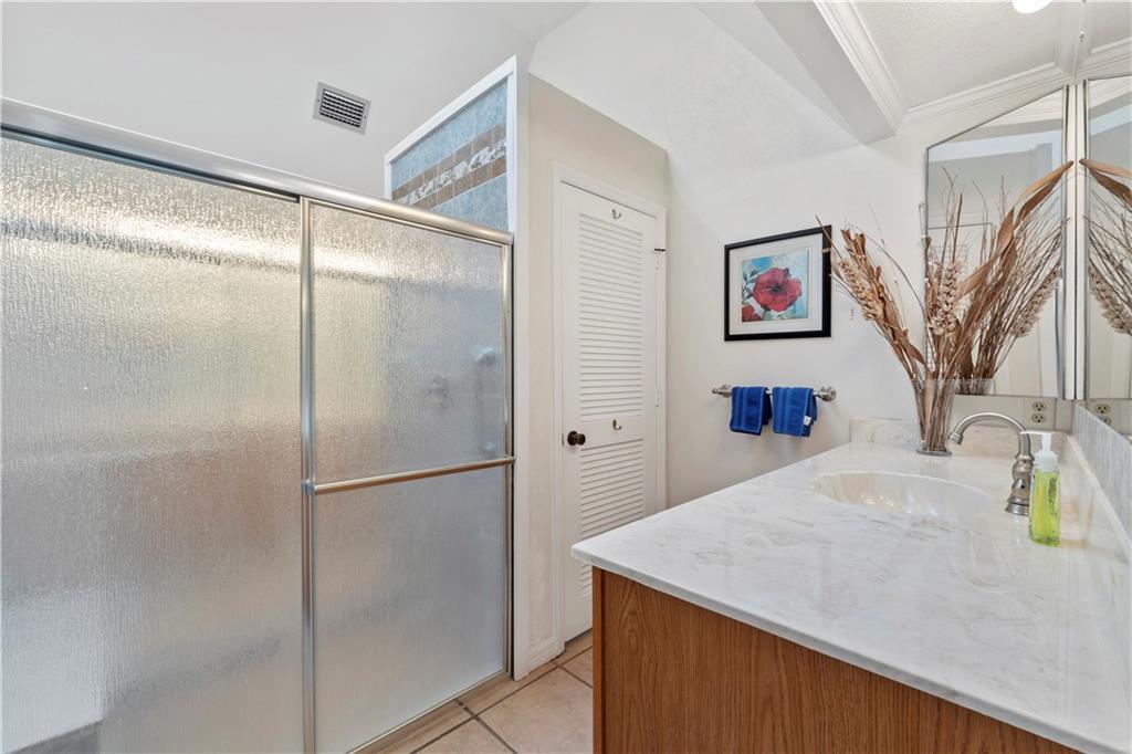 CASTAWAY COVE - Residential Lease