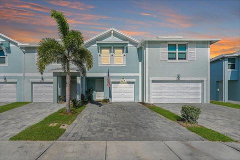 Property photo of 329 Se Halifax Lane, Stuart, FL 34994