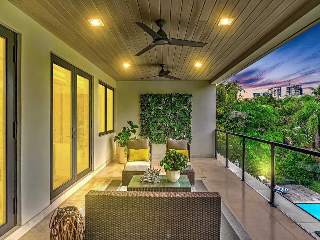 RIO VISTA ISLES - Residential