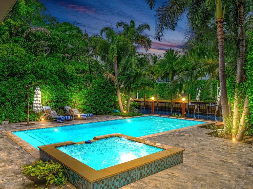 RIO VISTA ISLES - Residential