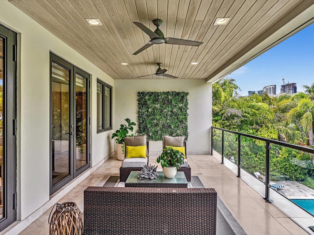 RIO VISTA ISLES - Residential