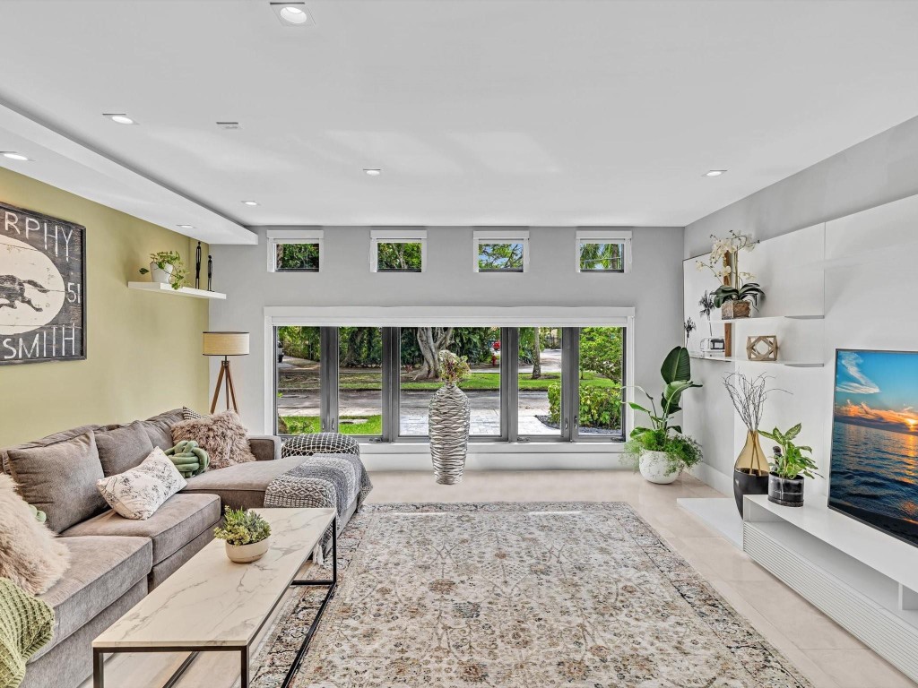 RIO VISTA ISLES - Residential