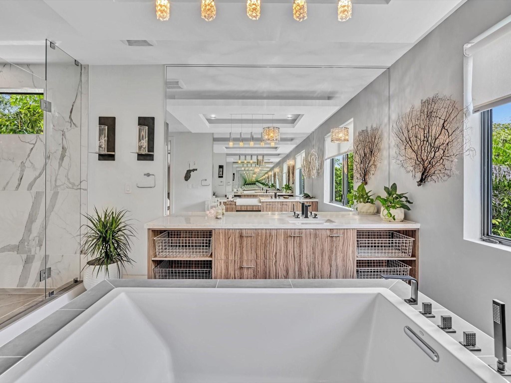 RIO VISTA ISLES - Residential