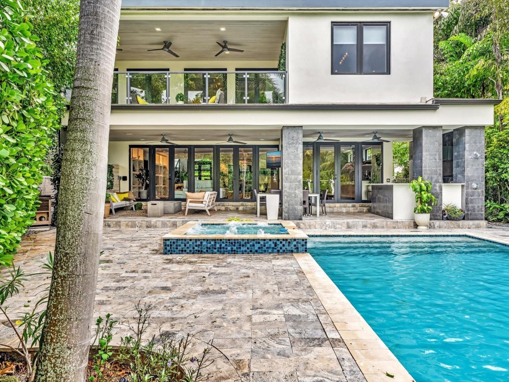 RIO VISTA ISLES - Residential