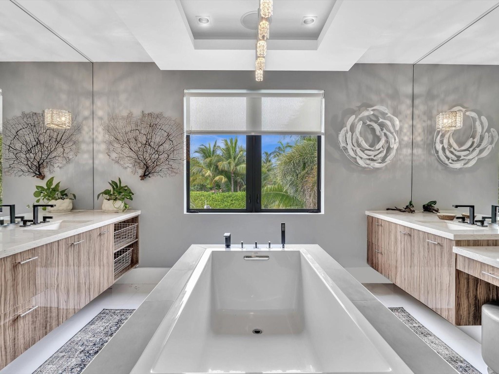 RIO VISTA ISLES - Residential