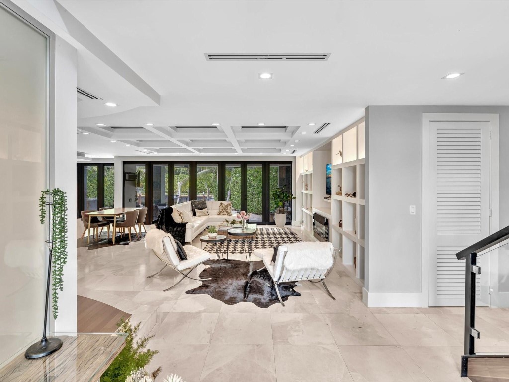 RIO VISTA ISLES - Residential