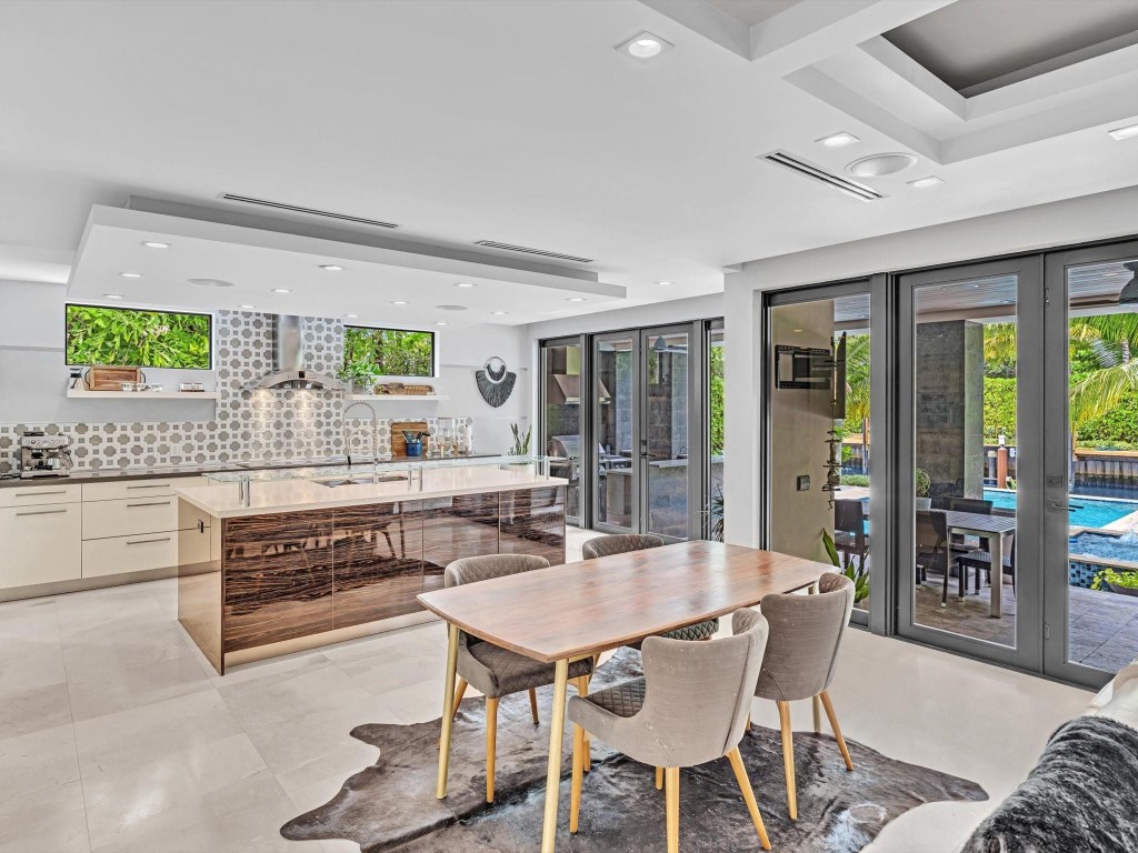 RIO VISTA ISLES - Residential