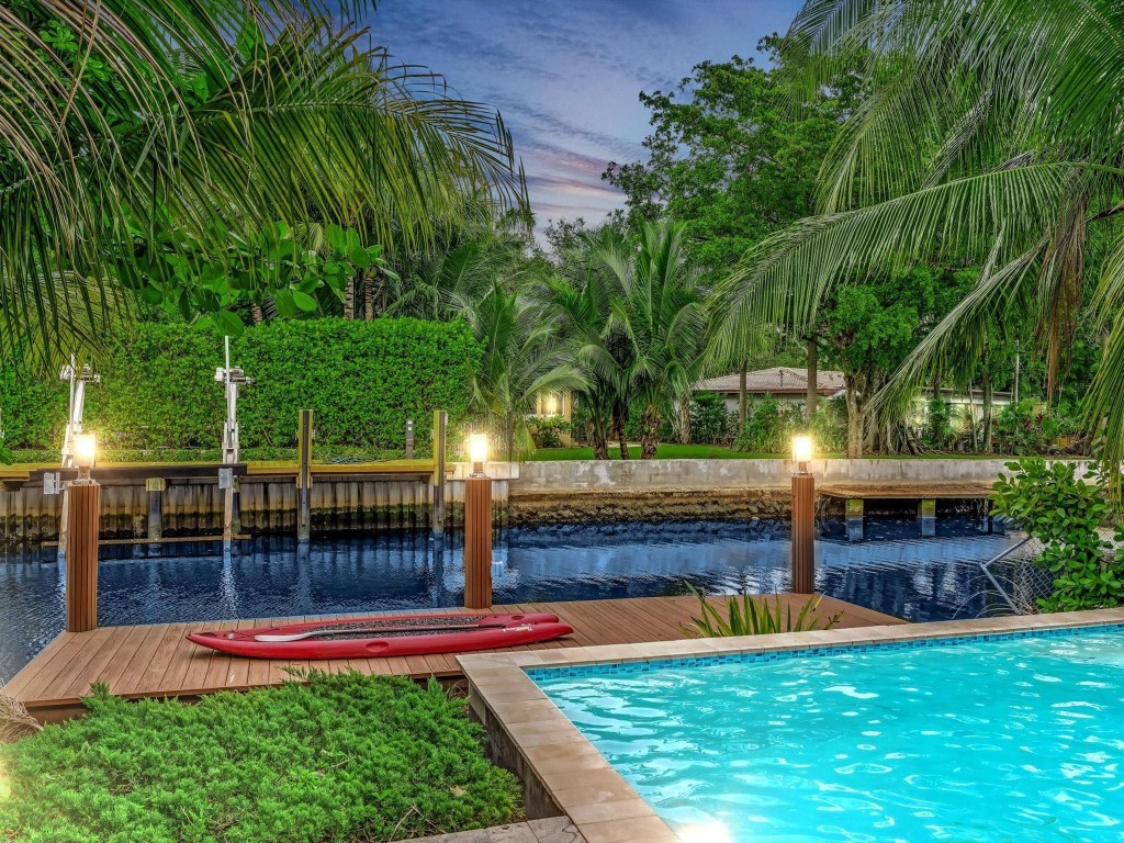 RIO VISTA ISLES - Residential