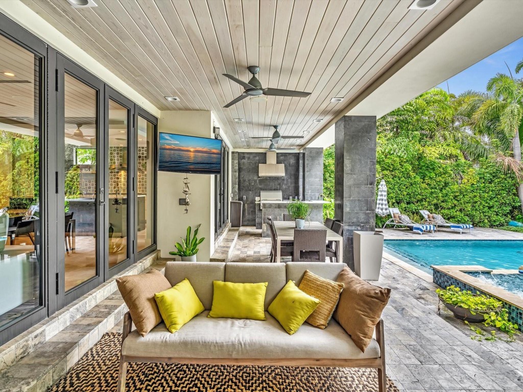 RIO VISTA ISLES - Residential