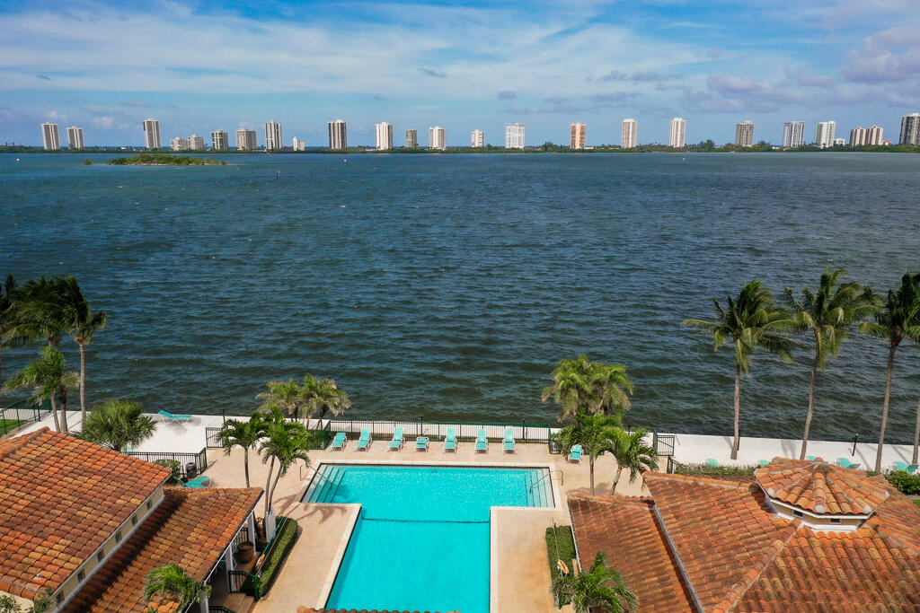 BAY REACH CONDO - Residential