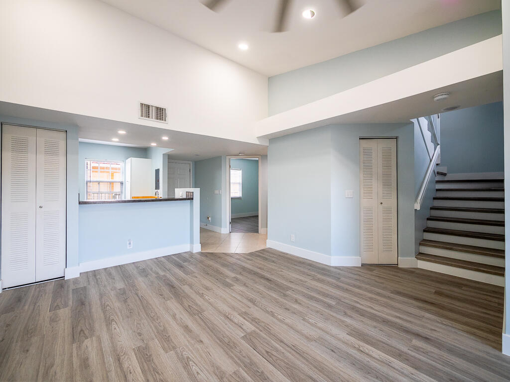 BAY REACH CONDO - Residential