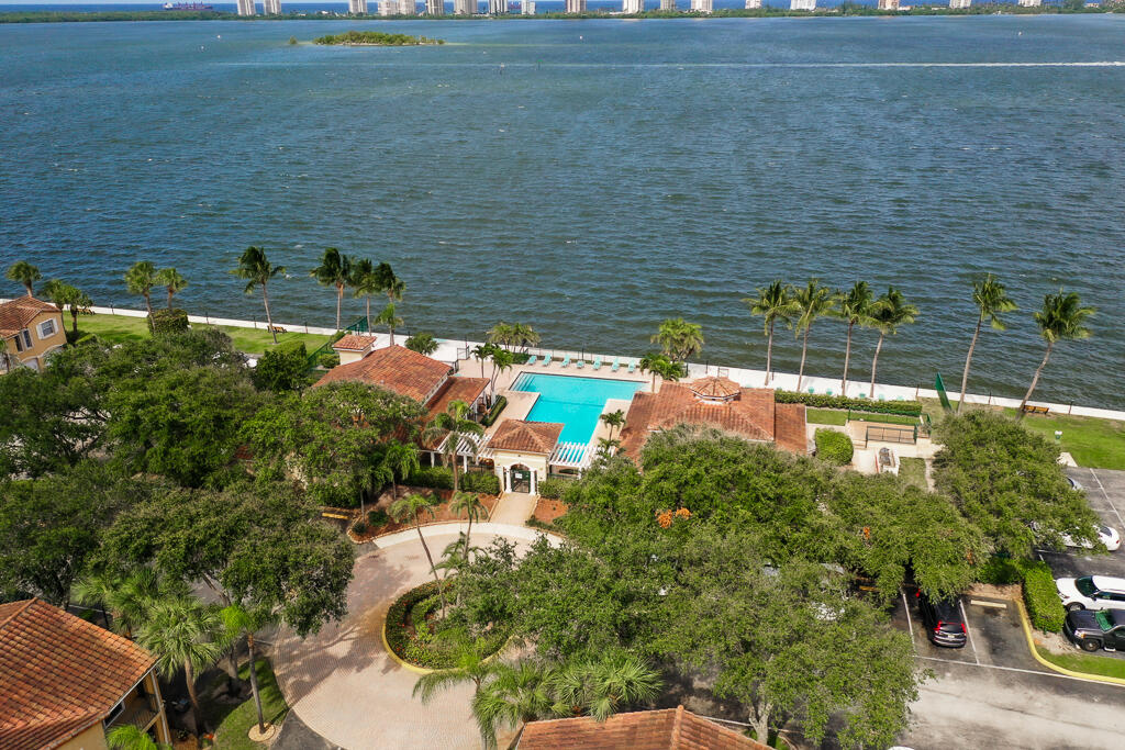 BAY REACH CONDO - Residential