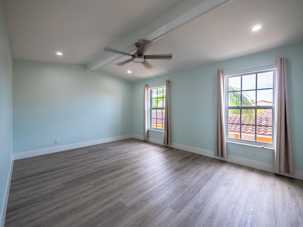 BAY REACH CONDO - Residential