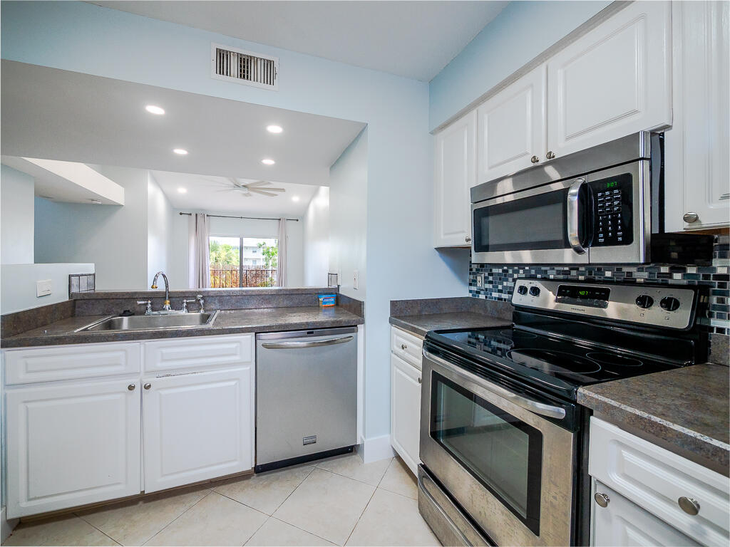 BAY REACH CONDO - Residential