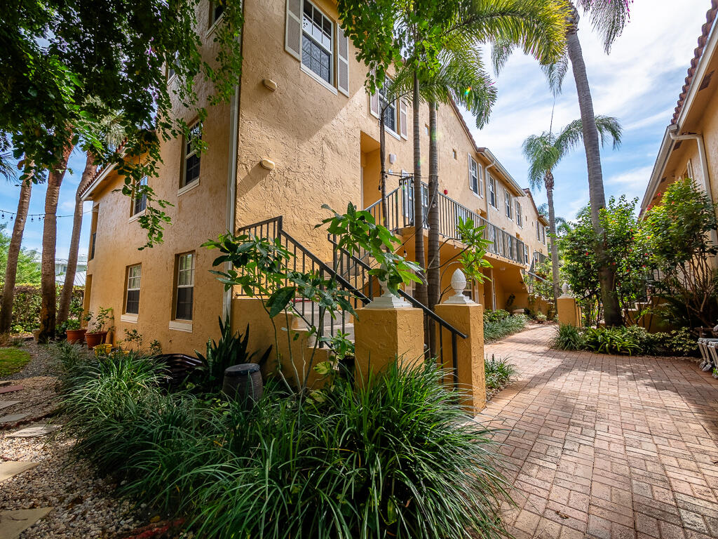 BAY REACH CONDO - Residential