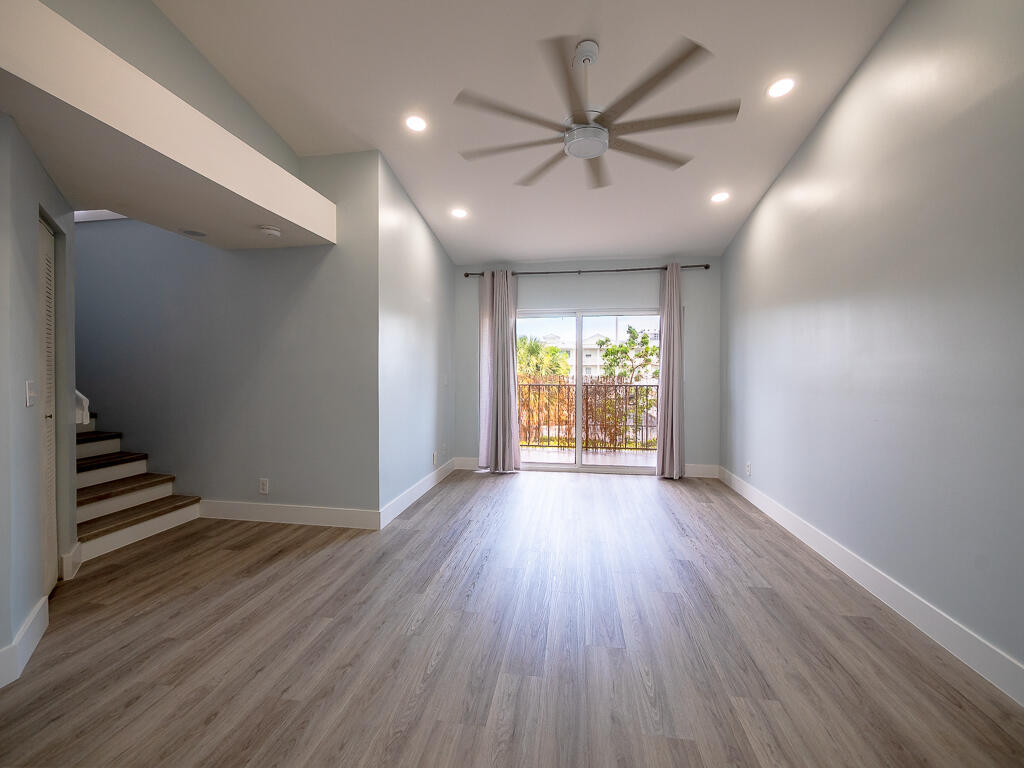 BAY REACH CONDO - Residential