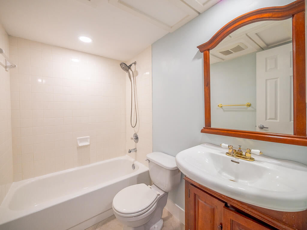 BAY REACH CONDO - Residential