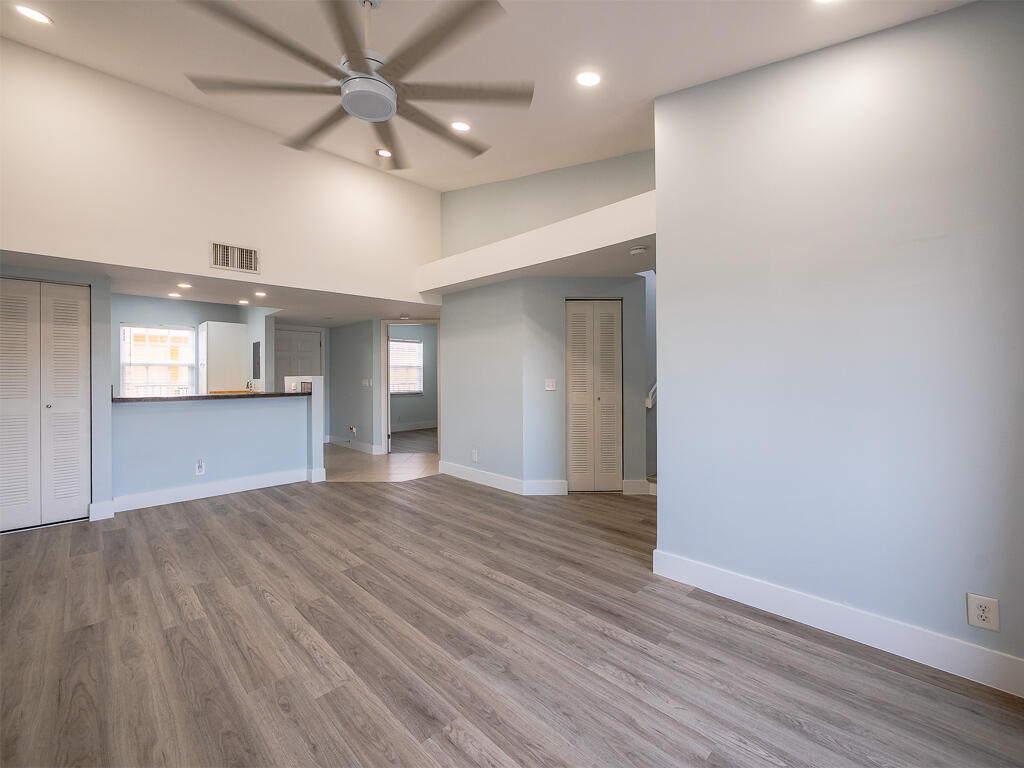 BAY REACH CONDO - Residential