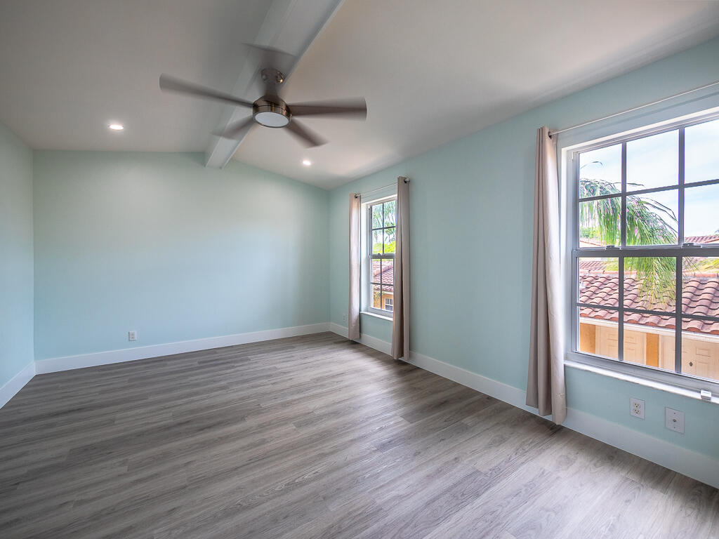 BAY REACH CONDO - Residential