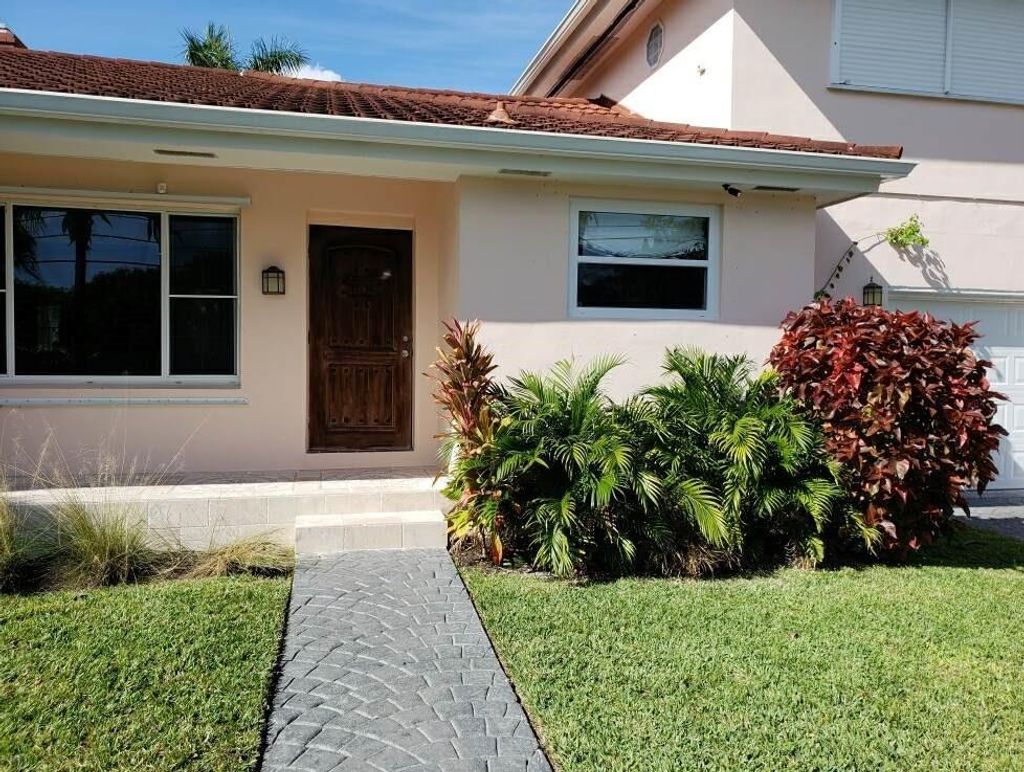 Photo of 383 Pine Way Trail, West Palm Beach, FL 33406 (MLS # F10429296)