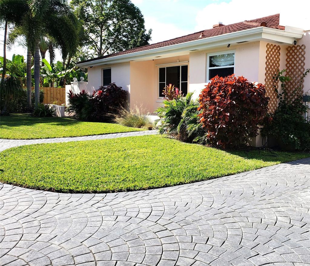 Photo of 383 Pine Way Trail, West Palm Beach, FL 33406 (MLS # F10429296)