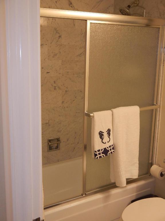 AMBASSADORS V NORTH CONDO - Residential Lease