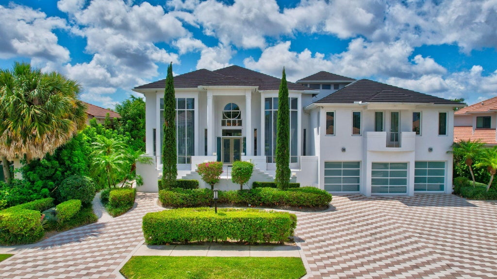 Photo of 7208 Valencia Drive, Boca Raton, FL 33433 (MLS # R10985493)