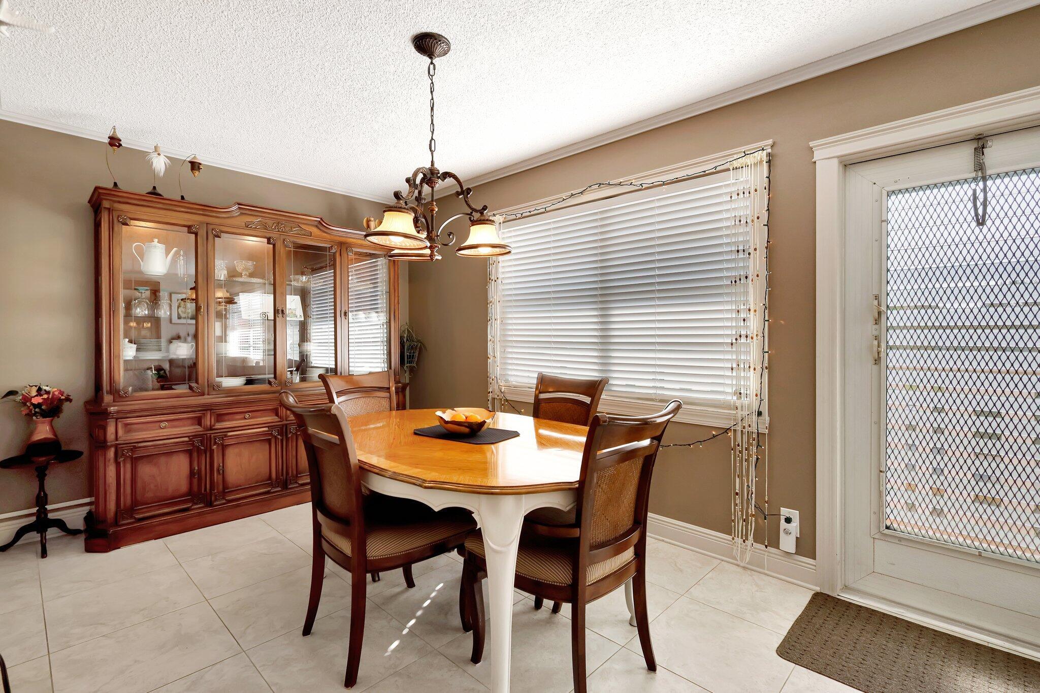 373 WELLINGTON J