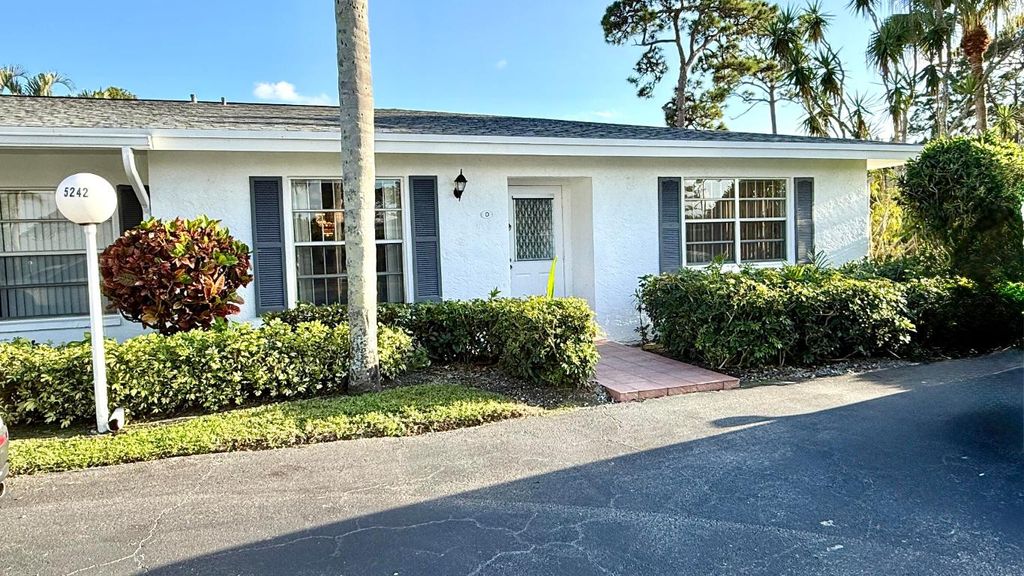 Photo of 5242 Privet Place D, Delray Beach, FL 33484 (MLS # R11153207)