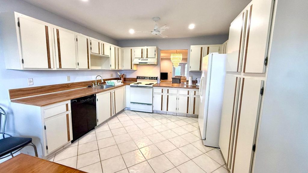 Photo of 5242 Privet Place D, Delray Beach, FL 33484 (MLS # R11153207)