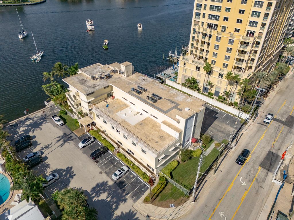 Photo of 125 N Birch Road, Fort Lauderdale, FL (MLS # B26027512)