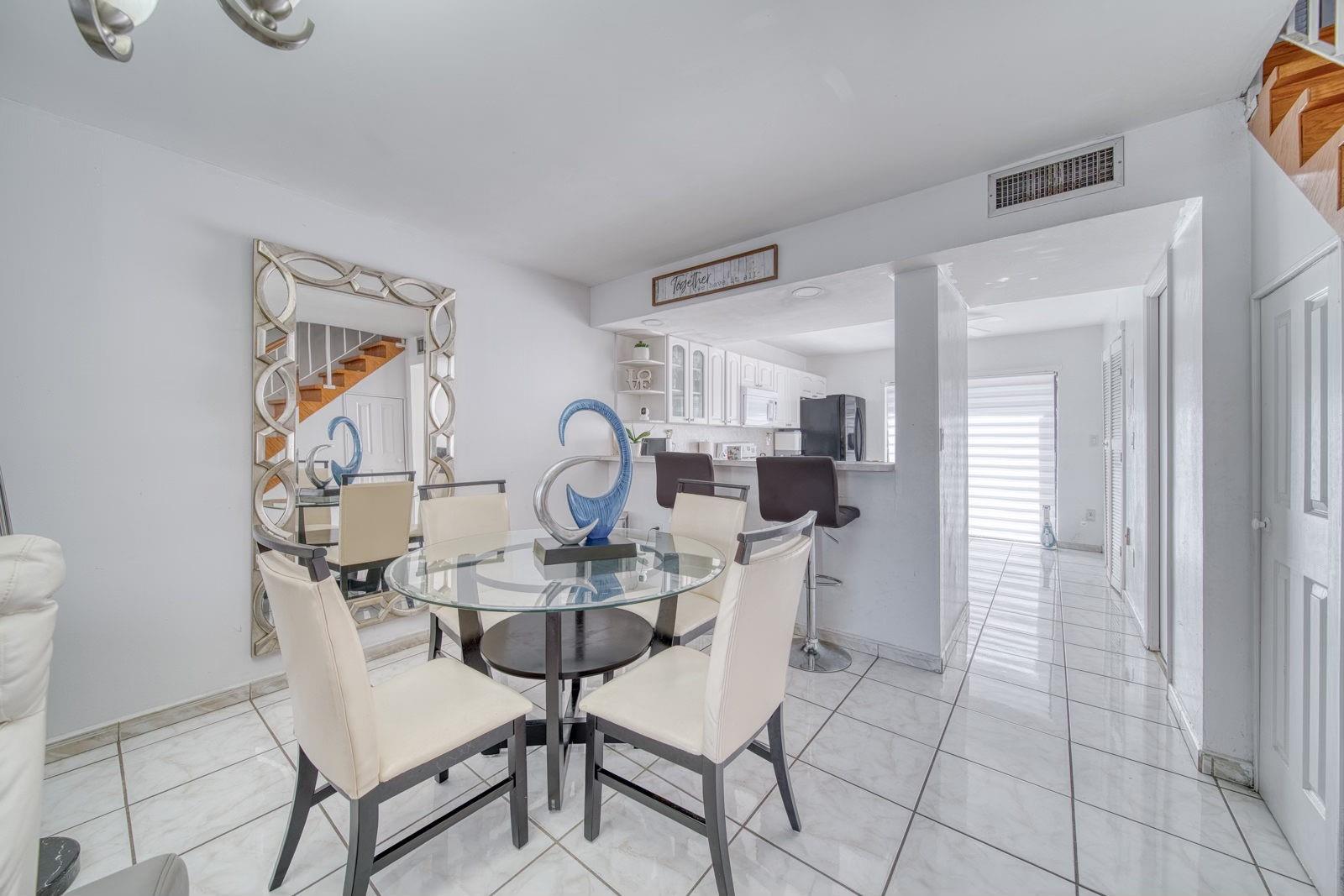 Vista Alegre Townhome - Residential